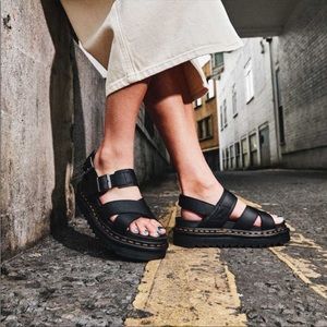 Dr. Martens Voss II black Sandals Sz US L 6 barely worn